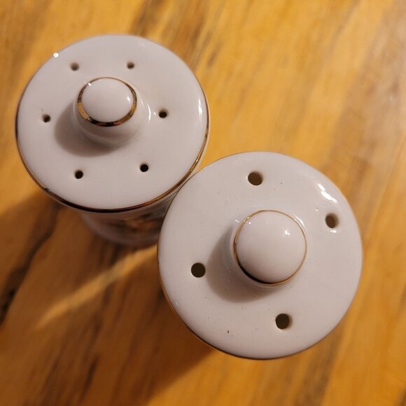 Vintage Disney Chef Mickey Mini Salt and Pepper Shakers Porcelain Glass 2.5" - Picture 6 of 6